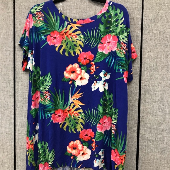 Blue floral top - Picture 1 of 1